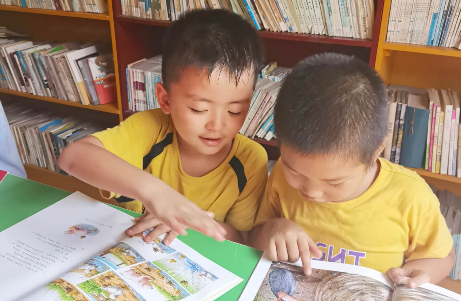 天虹公益丨“梦想飞屋”阅览室落地湖南两所山区小学